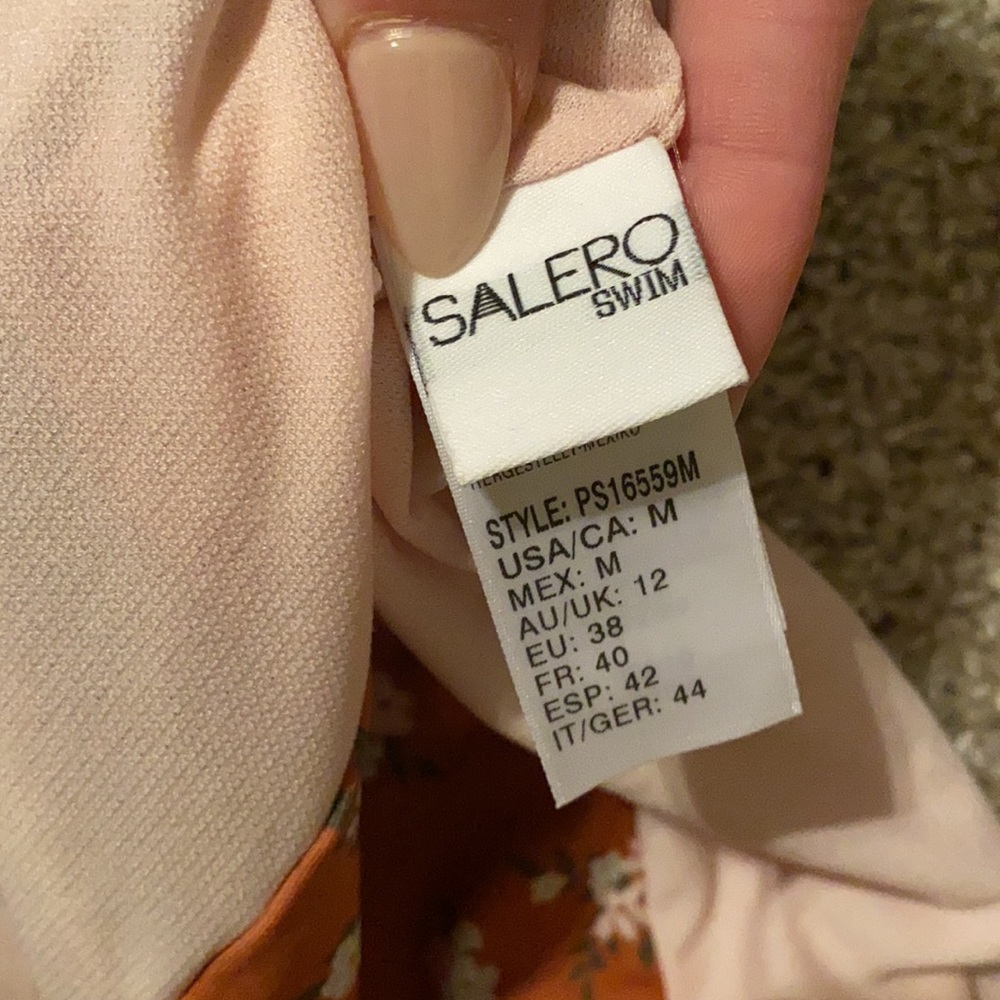 Super cute One piece swimsuit worn once perfect condition - Picture 5 of 5